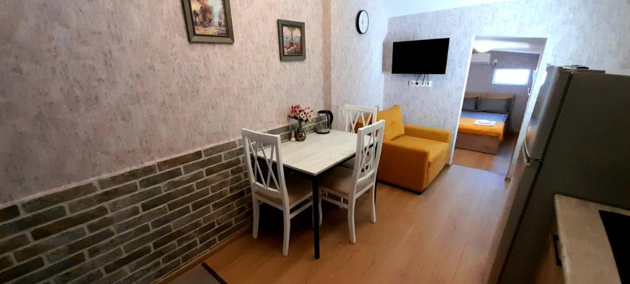 Yellow Apartment Tiflis Dış mekan fotoğraf