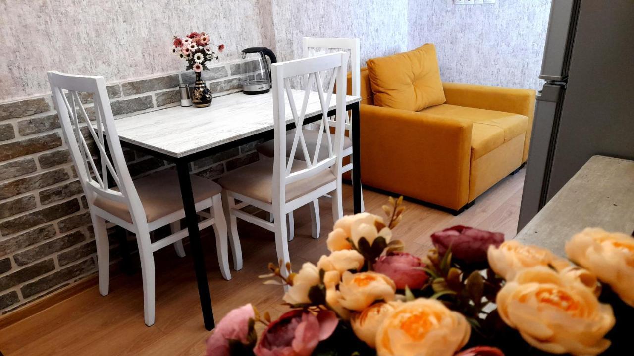 Yellow Apartment Tiflis Dış mekan fotoğraf